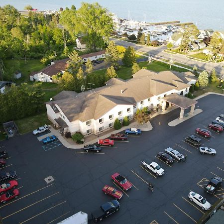 Bay Inn Tawas City Buitenkant foto