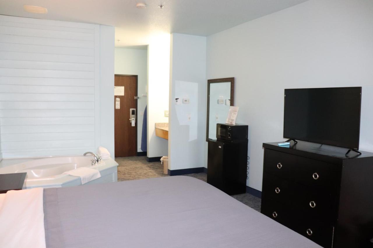 Bay Inn Tawas City Buitenkant foto