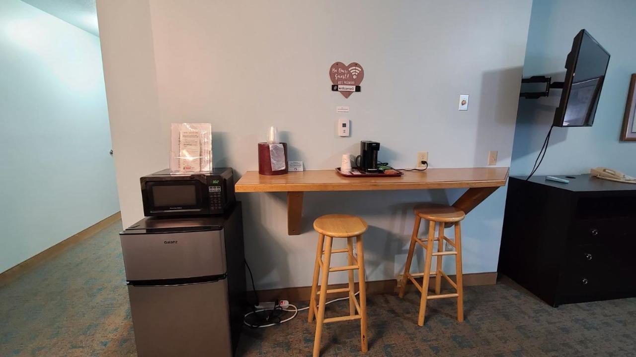 Bay Inn Tawas City Buitenkant foto
